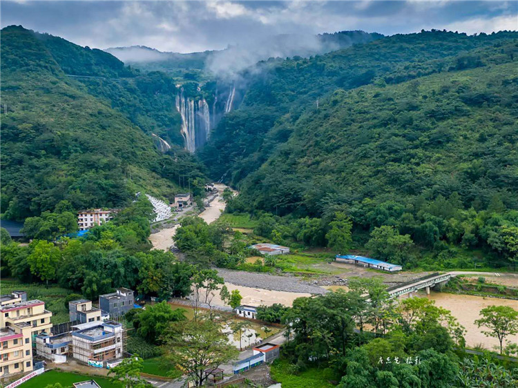 高村村，依山畔水，風景秀麗。資料圖.jpg