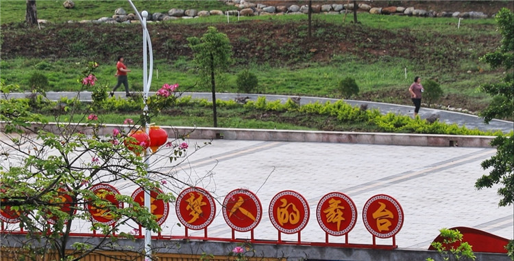 清晨，村民群眾在七拱鎮(zhèn)康體公園跑步。（通訊員供圖） (1).jpg
