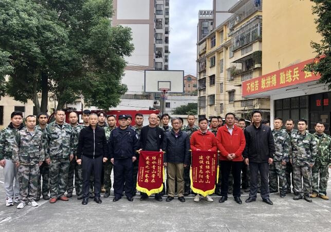 (2020.12.03)廣連高速10標(biāo)11標(biāo)項目部領(lǐng)導(dǎo)慰問陽山縣森林消防大隊_2
