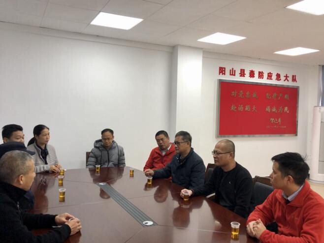 (2020.12.03)廣連高速10標(biāo)11標(biāo)項目部領(lǐng)導(dǎo)慰問陽山縣森林消防大隊_4