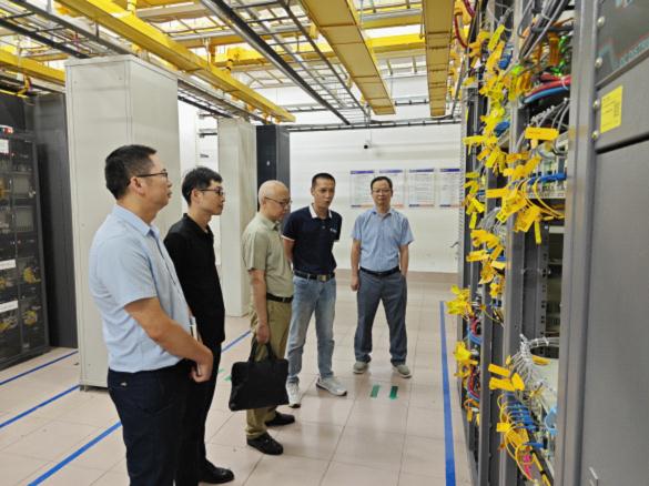 縣政務和數(shù)據(jù)局開展電子政務外網(wǎng)基礎支撐能力調(diào)研照片.jpg