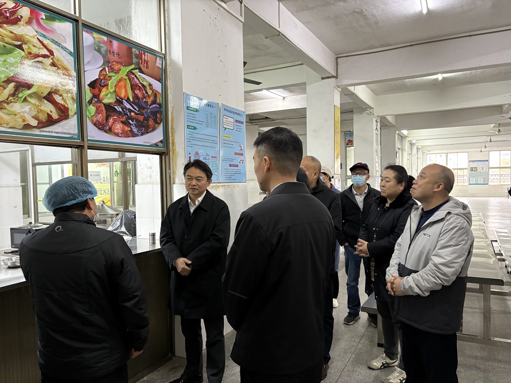 在學校督導檢查現(xiàn)場.jpg